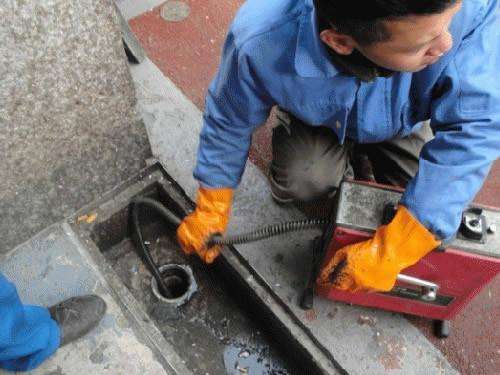 虎门港管委会疏通下水道